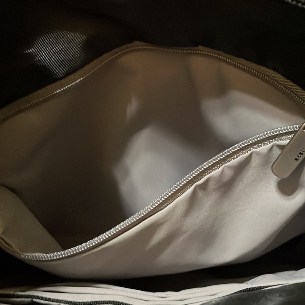 Travelon- RFID Anti theft travel bag - Picture 8 of 14